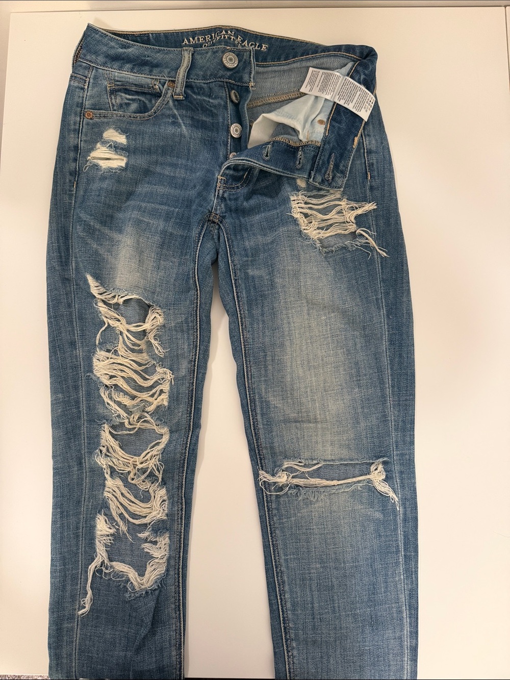 Women’s Ripped AE Tomgirl Jeans in Faded Blue